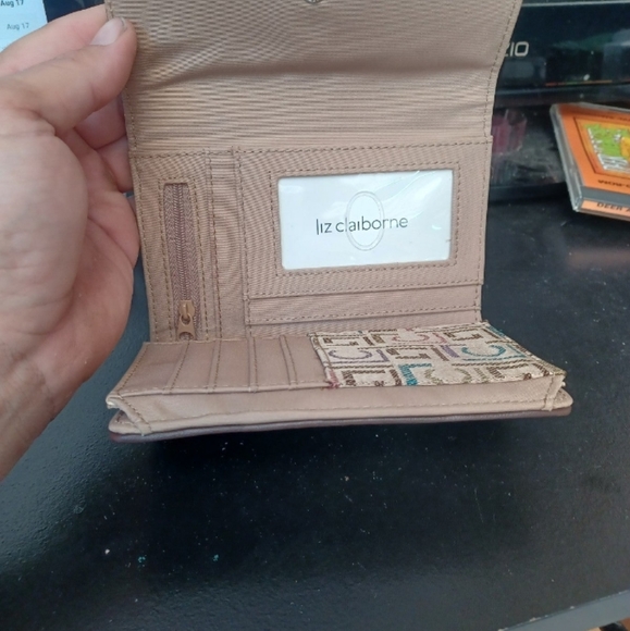 Liz clabrone wallet - Picture 2 of 5